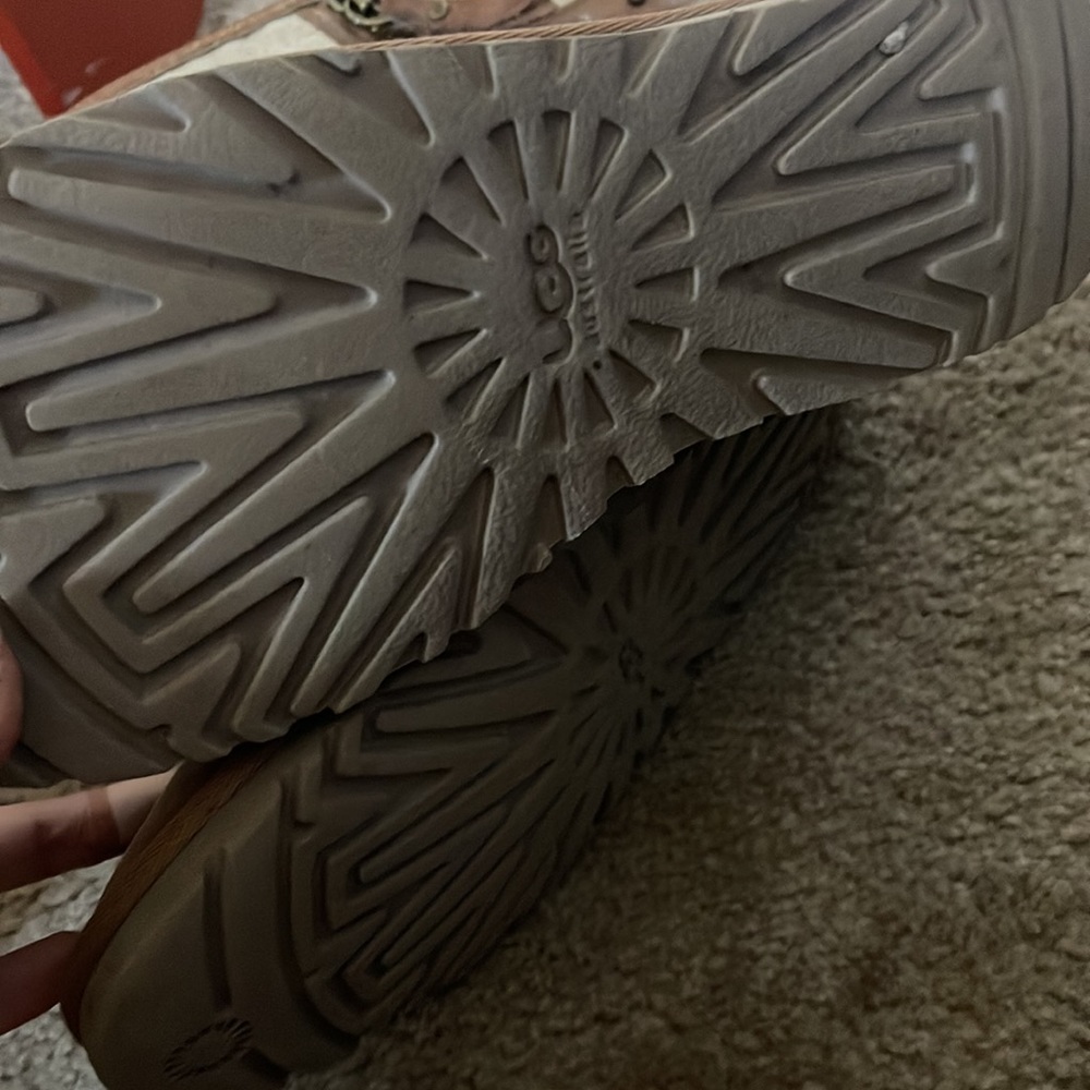 UGG boots - Picture 3 of 3